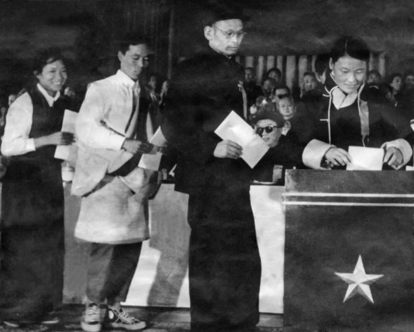 翻身农奴把歌唱：两位西藏女儿翻天覆地的人生故事