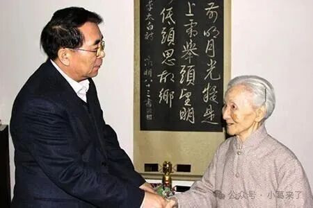 99岁裸捐离世,举国尊称她为“先生”!这才是中国人最该追的星