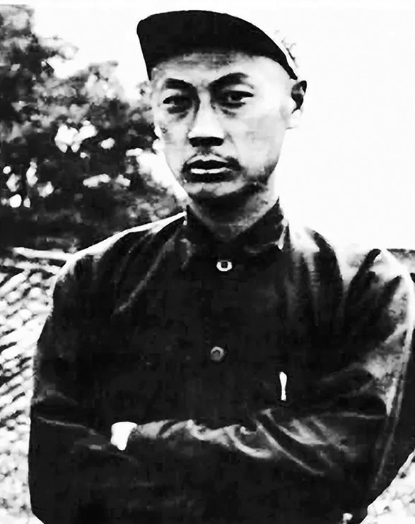 “休怪我陈毅无礼！”陈毅接过驳壳枪“叭”的一声