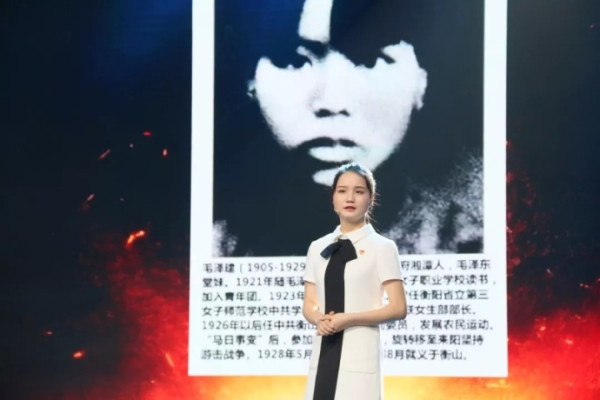 最燃党课：把党课讲成了一发“催泪弹”