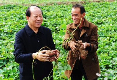 侯二河:一个坚持集体致富的村党支部书记