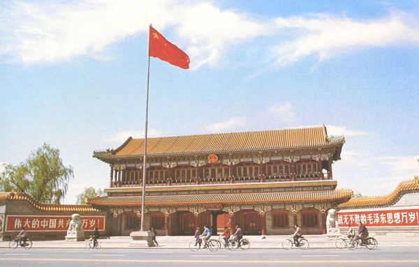 三年困难时期周总理劝毛主席吃点肉，主席反问“你吃了吗？”