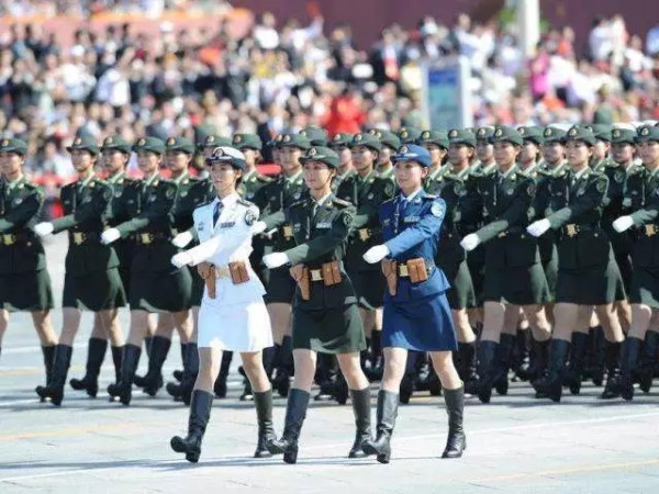 习近平瞻仰中共一大会址,从一大代表平均年龄27.7岁,体会“青年当自强”
