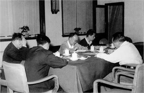徐中远：毛主席读书十法之密切联系实际