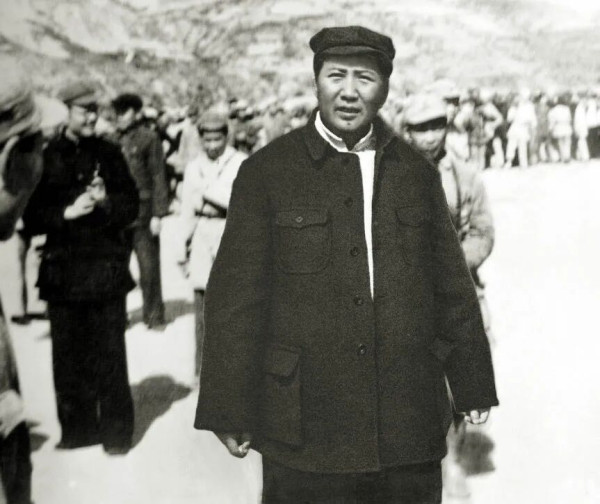 外国记者著述中的毛主席，蒋介石没法比