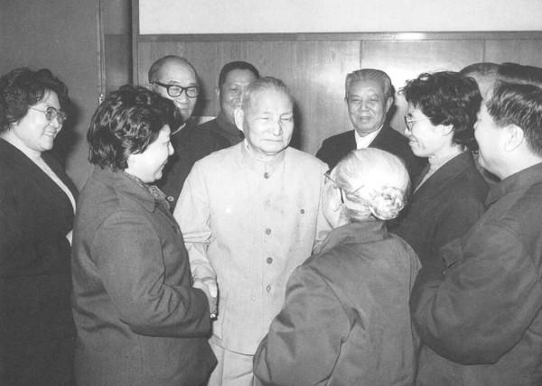 新中国首个春节，陈云为何提倡不拜年