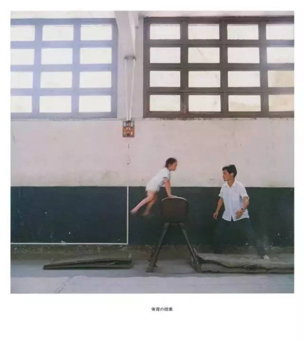 日本摄影家说:根本不用抓拍,1980年代的中国儿童每一个都那么纯真
