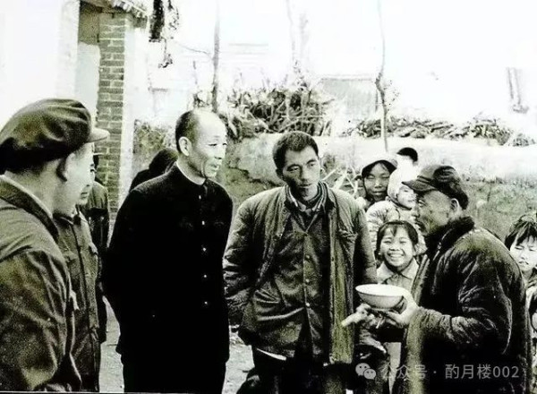 对比周振兴书记,多少领导干部应当自打耳光?
