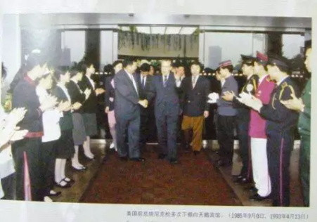 “输血”的霍英东,“吸血”的李嘉诚