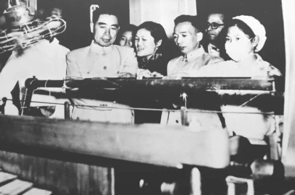 任弼时说：“把黄金交给他，我们放心”