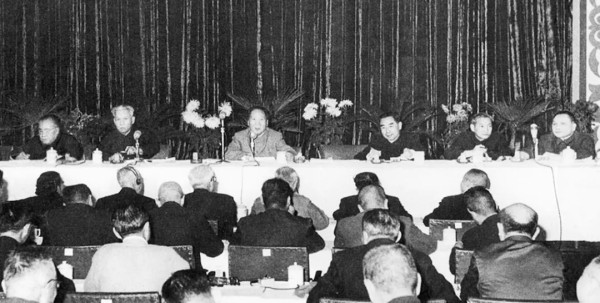 毛主席调整办人民公社思路前后
