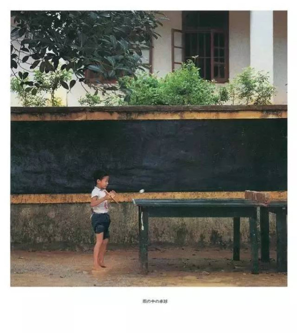 日本摄影家说:根本不用抓拍,1980年代的中国儿童每一个都那么纯真