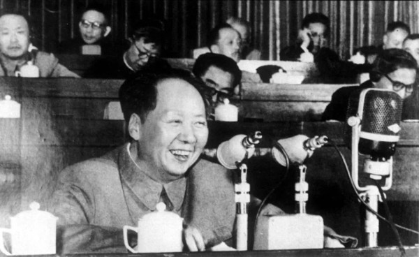 毛主席调整办人民公社思路前后