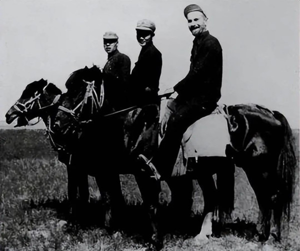 埃德加•斯诺是怎样进入陕北的?