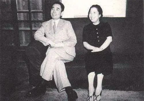 从解放军女战士到将军大使夫人