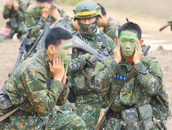 台军招募员告诉我，“战争一旦开始，义务役先上，职业军人殿后！”