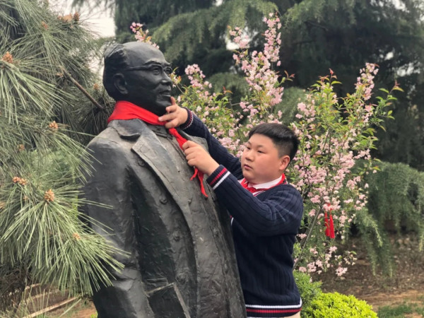 《谁是最可爱的人》诞生拾絮——纪念抗美援朝中国人民志愿军出国作战五十周年访魏巍