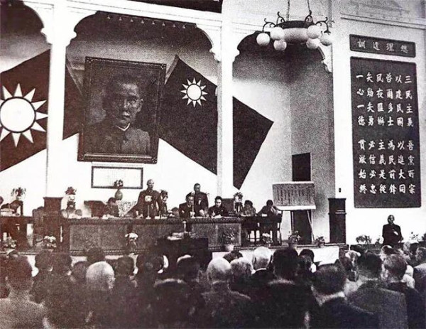 现代谍报大师董必武