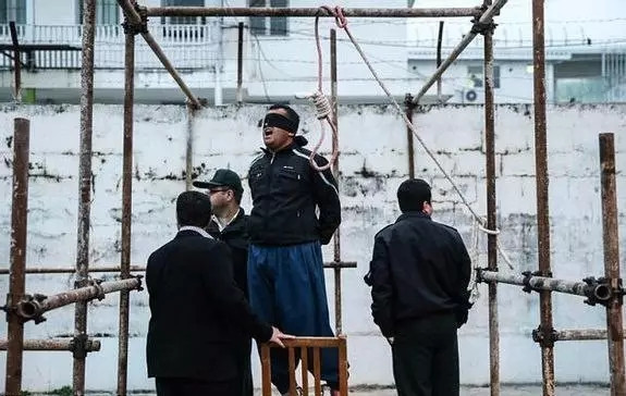 伊朗刑场上的惊人一幕……