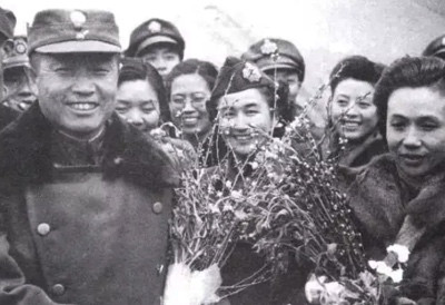 诺奖得主杨振宁回大陆的背后,藏着蒋介石的凉薄