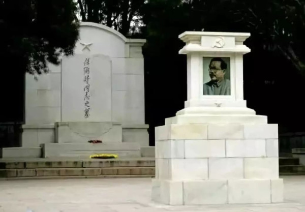 任弼时：党的骆驼、中国人民的骆驼！