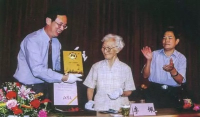 烈士郭永怀被剪掉的全家福里,藏着让亿万人落泪的生死之恋!