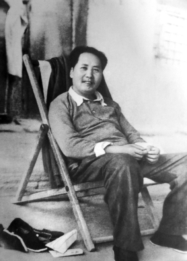 一件旧衬裤、一条毛巾，西柏坡时期的毛泽东究竟有多 “抠”？
