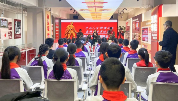 纪念毛主席为雷锋题词63周年，63件雷锋文物亮相东城区