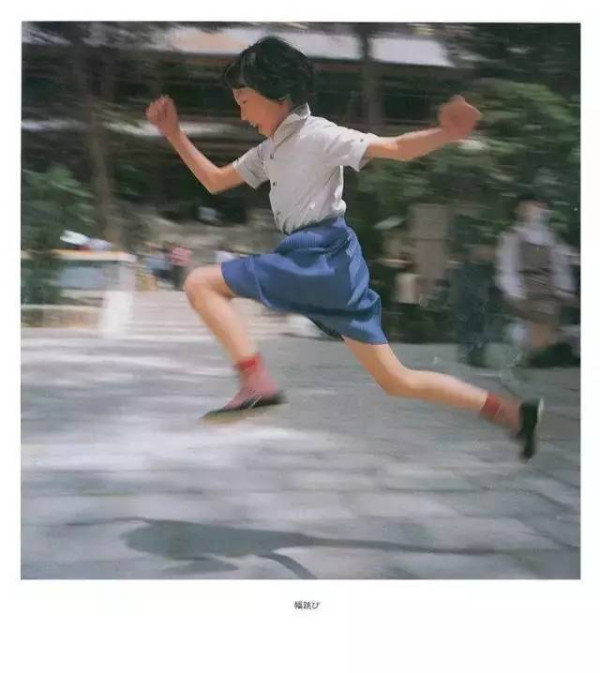日本摄影家说:根本不用抓拍,1980年代的中国儿童每一个都那么纯真