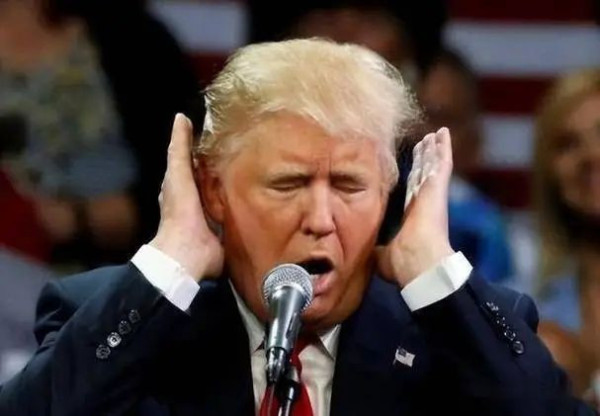 特朗普“愿飞北京”背后：一场自导自演的“关税悲喜剧”