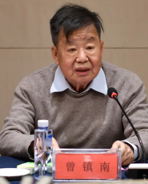 曾镇南：新民主主义文化新军进军脚步的历史标记