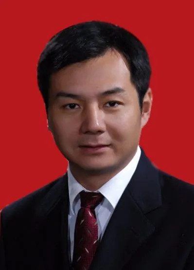 湖南医疗队戴毛主席像章返程，来送别的区长已戴43天！