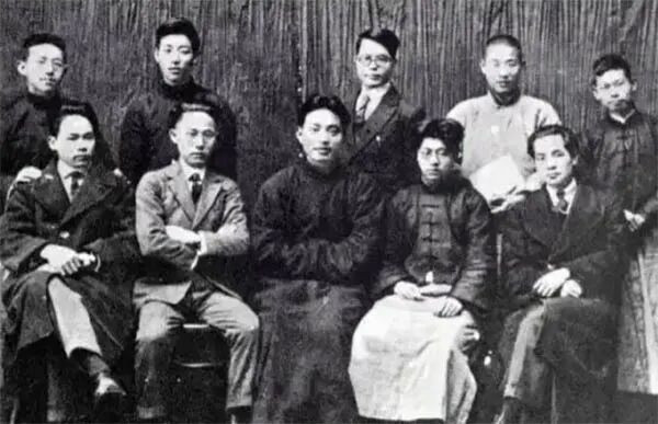 邓中夏:中国共产主义运动先驱,与中共一大失之交臂