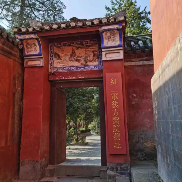 武当山是红色的