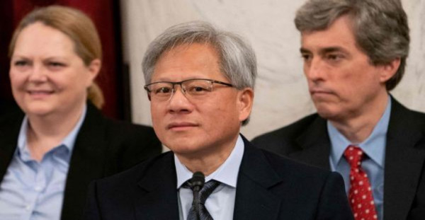 黄仁勋凭什么“为美作伥”助力“科技台独”?