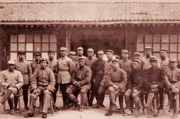 毛主席是怎样“从战争中学习战争”的？
