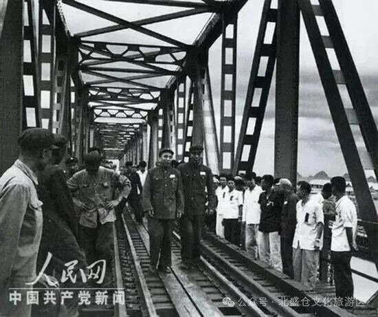 亦兵亦农亦工：开国上将王震的传奇人生