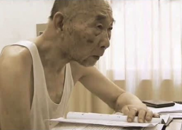 这位穿几元背心的老人，让中国导弹指哪儿打哪儿！