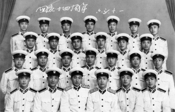 人民海军是研制第一代核潜艇的中流砥柱