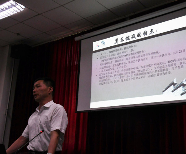 全秋声：《孤胆神鹰》读后：但愿英雄的精神能够唤醒当代人