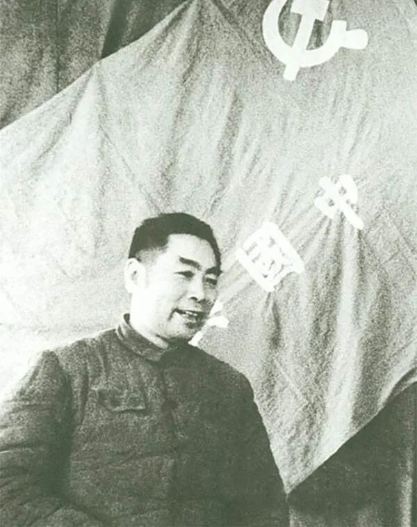 周恩来在历史转折时刻