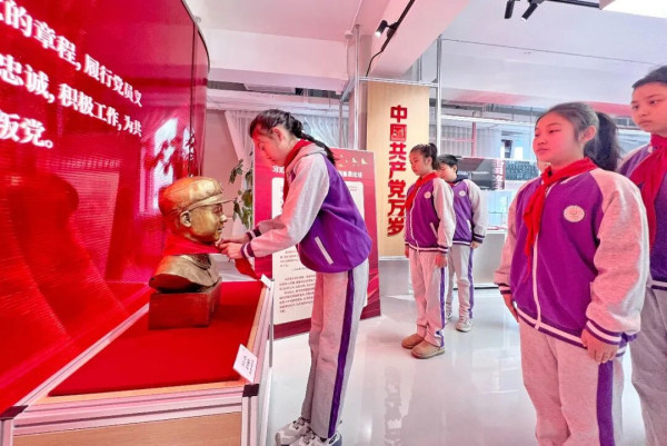 纪念毛主席为雷锋题词63周年，63件雷锋文物亮相东城区