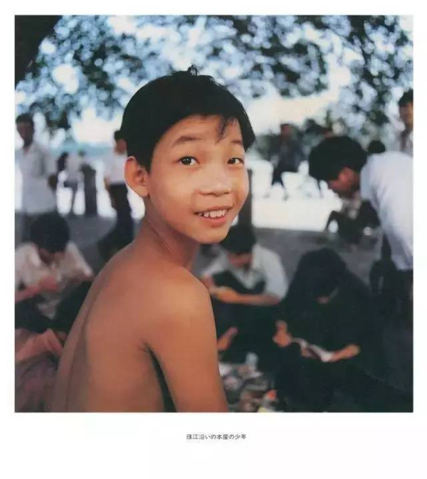 日本摄影家说:根本不用抓拍,1980年代的中国儿童每一个都那么纯真