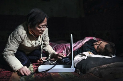 为了响应“把医疗卫生工作的重点放到农村去”的号召,她这一去就是50余年!