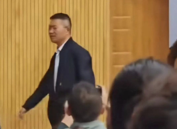 司马南：云南臭肉事件学校董事长为何如此傲慢？