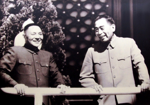 组图:缅怀周总理 记录伟大一生经典瞬间