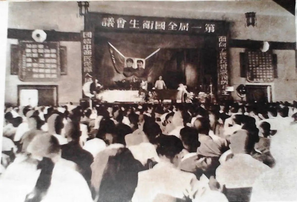 “免费医疗”不可行?且看赤脚医生与社会主义医疗经验