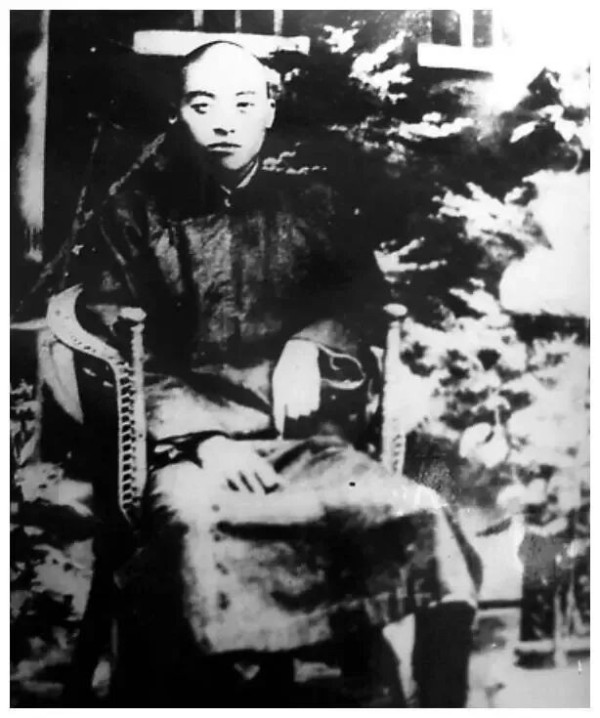 面对被逼村民劝降,杨靖宇说:“如果我们中国人都投降了,那还有中国吗?”