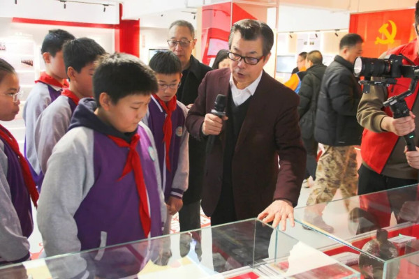 纪念毛主席为雷锋题词63周年，63件雷锋文物亮相东城区