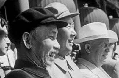 新中国成立后,毛泽东观看国庆阅兵时说了什么